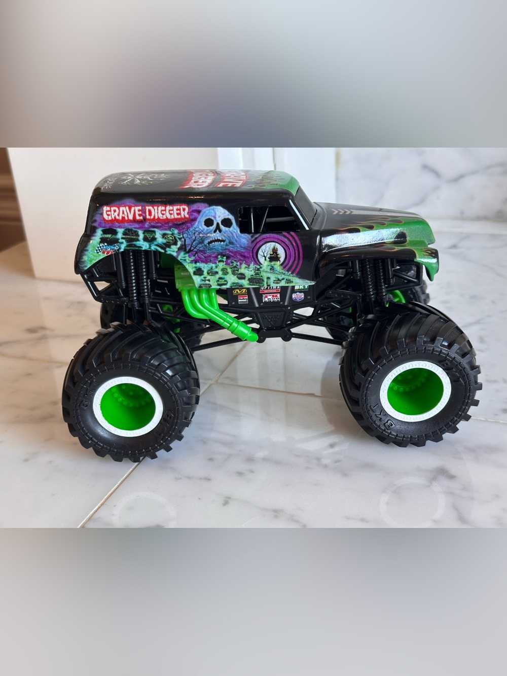 MONSTER JAM Grave Digger Monster Truck Toy